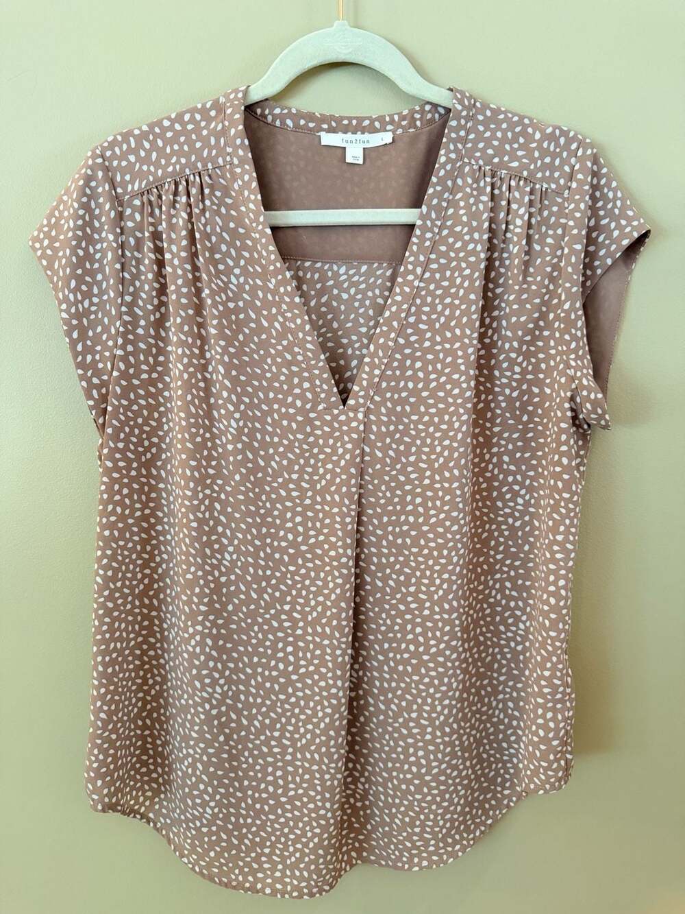 fun 2 fun Mauve Petal Print V-Neck Cap Sleeve Blouse